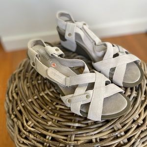 NWOT Leather Merrell select grip wedge sandal